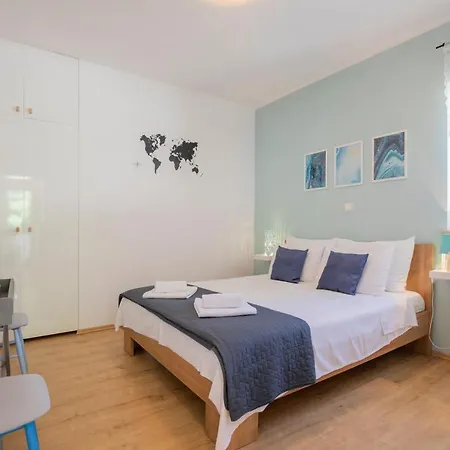 Apartment Deep Blue
